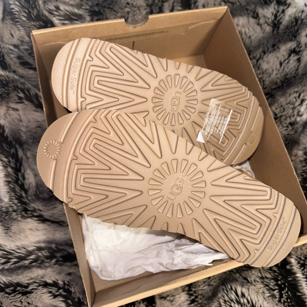 UGG Classic Solene Mini Bootie - Picture 2 of 8